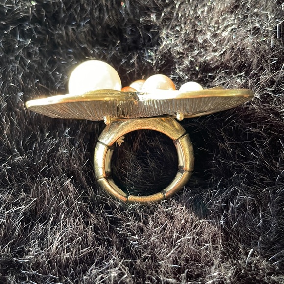 🛍️ 3 for $12 Large heart ring with stretchy band. Multi color faux pearls - Picture 5 of 6